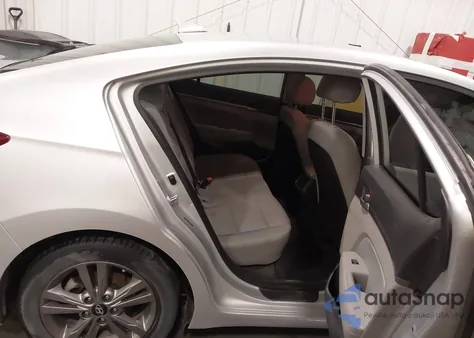 2018 Hyundai Elantra Sel z USA, uszkodzony, nr VIN 5NPD84LF8JH235980